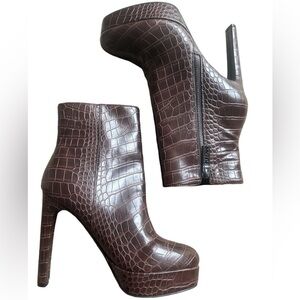 GUESS Dejah dark brown croc embossed platform ankle boots size 8M